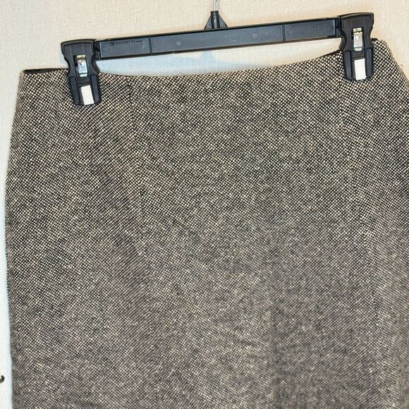 Gap Women’s Wool Blend Flare Mini Skirt – Fully Lined – Size up to 34” Waist - Picture 3 of 6